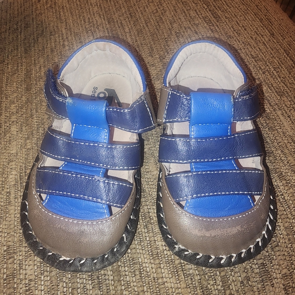 See Kai Run sandels size 5